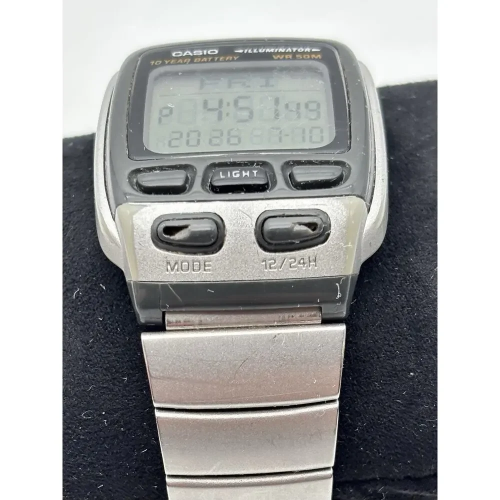 Vintage CASIO ILLUMINATOR 2524 DB-37H DIGITAL WATCH MULTI LINGUAL Working